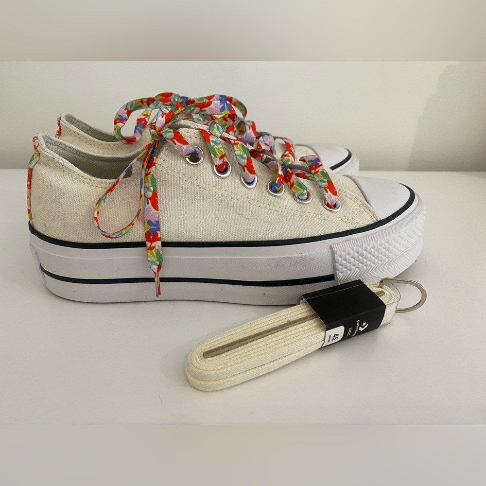 Platform Converse All-Stars with Floral Detail
